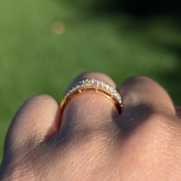 18K Rose Gold Wide Baguette and Round Diamond Band - Picture 6 of 7